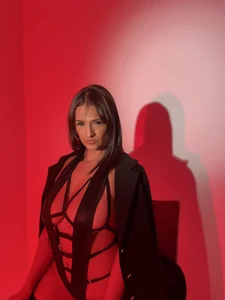 SofiaReyes1: I see red ( 2 фото)