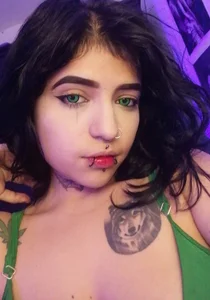 pink_dustt green bitch slika
