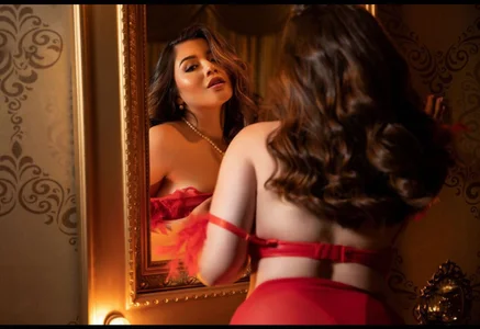 CamilaRougeeのLuxury girlの 3枚の写真