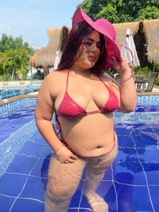 naatashamendozaa Nothing better than a refreshing bath 💦 Pic 5