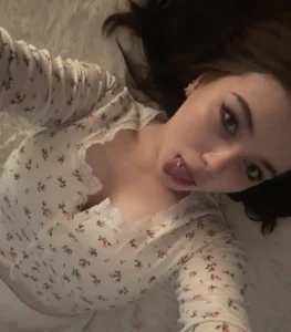 ThuBoppre walking Pic 5