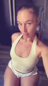 NellHughesUkx Selfies Pic