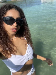 sensitive_brunetteの⛱️🏝️の 8枚の写真