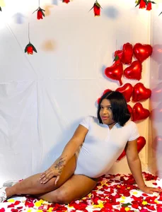 ShanayaKops Too hot to be called romance. 😈🔥 зображення