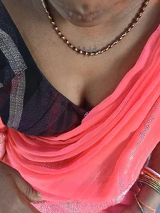 mirchibhabhi38 Public Foto 5