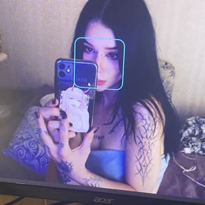 holly_mollyy_'s XXX Nude Photo 1