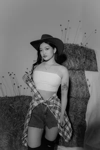 FreyaRaya black & white Pic 3