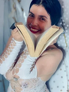 Funny girl 💕 de CataleyaLars20  4 Imagens