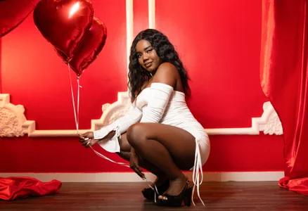 Eva_Johnss VALENTINE'S TEMPTATION 💋💘  5টি ছবি