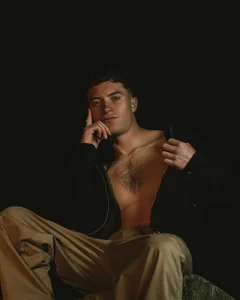 Lil_James I think the night shines on me 😼🌚 Pic