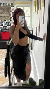 Laila_Pink Public Pic 5