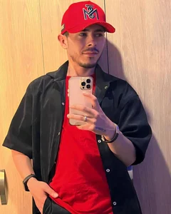 robin_model robin_model صورة واحدة|robin_model robin_model صورتان|robin_model robin_model  صور|robin_model robin_model  صورة