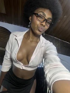 Good girl glasses, but you know...😈 de Asha_zuri69 Foto 3