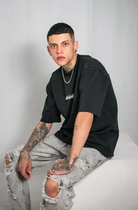 Bad Boy od MadyAndEthan  5 snímek