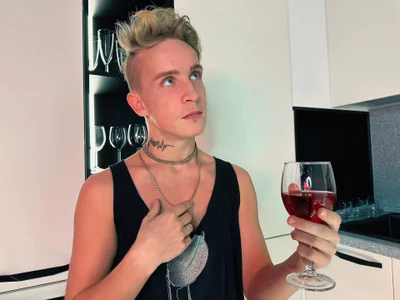 AlexxSweet you and me in a hotel room Hình