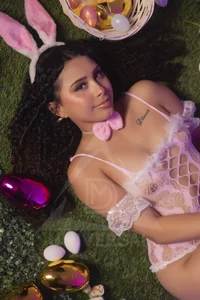 This bunny knows what she wants 🔥🐰 de MarelynSummer Foto 6