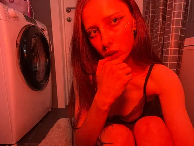 AngelinaTeen My present for followers red vibe 😏💋😈 Hình 5