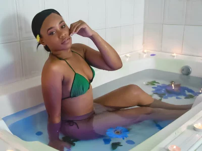 HallyBans Me and my new bathtub Pic