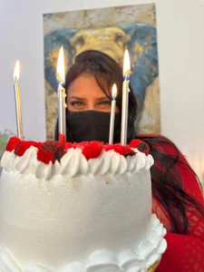 zully_arab 🎂 ¡My birthday! Turn up the heat... or the presents 😈🎁 Pic