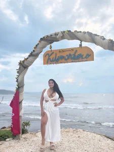 liz_monserrat_1 a day at the beach Pic 2