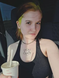 MollySoShy Public Pic 3