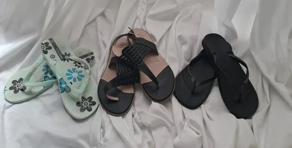 Anni_12 FLIP-FLOP: 👣 The Art of Walking Light: My Collection Some people collect stamps, others prefer watc Foto