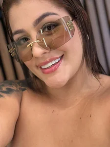 bonnieAn Between water and desire, guess what dominates me Foto 2