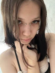 Look at me od AmeliaMiotii  3 snímek