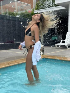 sofia_henaok POOL DAY Foto 3