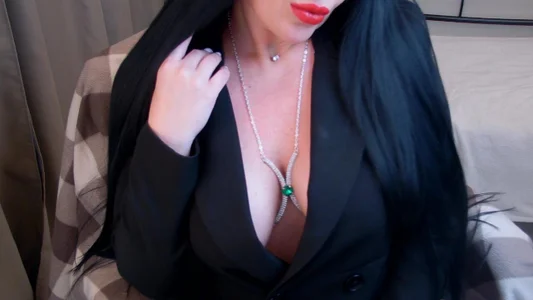 blackberry_star BRUNETTER FINDOM MISTRESS FEMDOM JOI CEI CBT DOMINATRIX BOSSY MASTER BIG BOOBS TITS Foto 6