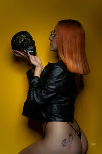 Evaluxee: Public ( 2 фото)