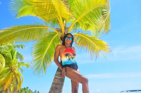 bisexualbeauty50 Beach Vibes Pic