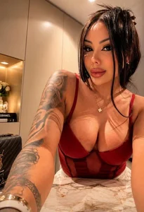 Ts_huge Public Foto 5