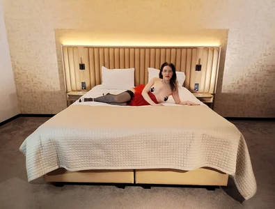 IsabeauRoseart's Glamour/Cosplay Sex Photo 2