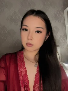 AlberthaEscue beautiful in red Pic 5