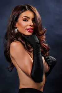 LaraDivine Public Pic 3