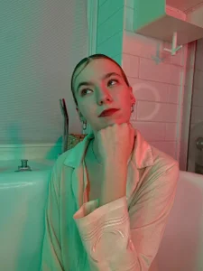 RochelCozzi Cold neon, warm silence Pic