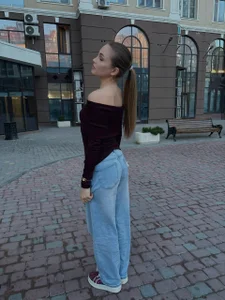 JulieLupoSometimes the soul craves a simple walk through the evening city🌃🤭 Bild 5