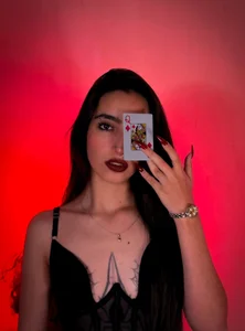 AgathaBlair Today I will be your queen Gambar