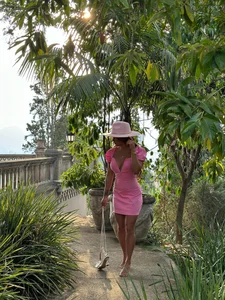 Amber_Martins_ cute girl in pink dress👿 Poză 7