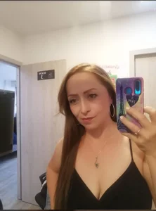 Giovanela_rose 👀 I saw you looking at me. Now tell me: What was the first thing you noticed? Pic 2