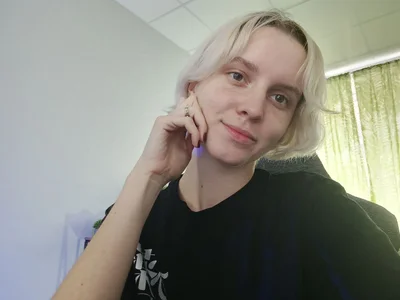 BethanyCloud without makeup Poză 2