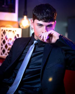 Luke_Howland Relax Hình 8