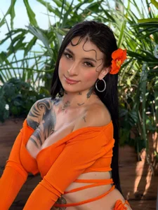 MilaLawrence tropical Pic 7
