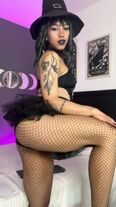 Raven_Witch_ A Burning Body Foto 5