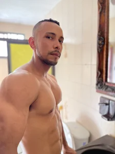 A peak de Thiago_Summers  2 Imagens