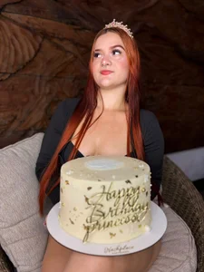 melanieklaus2 MY BIRTHDAY 🥳😘 - {count, plural, one {תמונה אחת} two {שתי תמונות} many {# תמונות} other {# תמונות}}