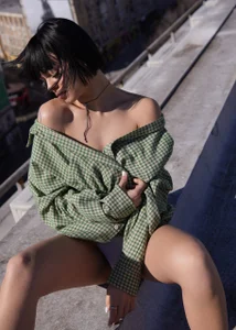 AnneFaris Rooftop Sunlight Billede 9