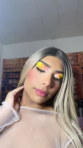 Nice makeup 🌈🌈🌈 de caribbean_passion_  Imagens