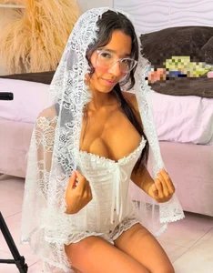 ScarletEvanss_ Neat in white 🤍 Pic 5